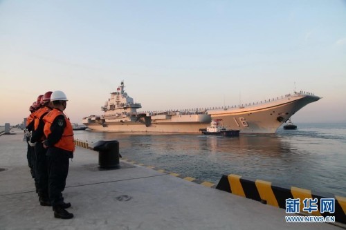 Ngày 26 tháng 11 năm 2013, tàu sân bay Liêu Ninh rời cảng ở Thanh Đảo, đi theo mô hình biên đội "4+1" xuống Biển Đông tiến hành thử nghiệm và huấn luyện.
